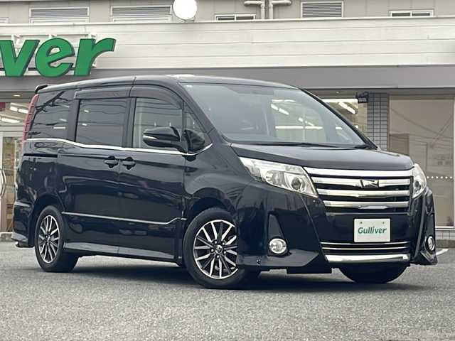 トヨタ ノア Si サイドリフトアップ 愛知県 2015(平27)年 4.5万km ブラック /禁煙/ディーラー整備記録簿H30//メモリナビ/フルセグ/CD/DVD/BT/USB//助手席サイドリフトアップ//バックカメラ//革巻きステア/ステアスイッチ//純正16インチAW//純正フロアマット//純正ドアバイザー//プッシュスタート/スマートキー//サンシェード（セカンドシート）//右側パワースライドドア//アイドリングストップ//横滑り防止装置//HIDヘッドライト//オートライト//電格ミラー//新車時保証書//取扱説明書//スペアキー