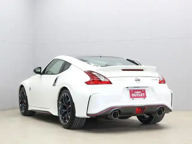 日産 フェアレディ Ｚ ニスモ 三重県 2021(令3)年 0.7万km ブリリアントホワイトパール カーウイングスナビゲーションシステム/・カーウイングス対応HDDナビ/・地デジTV/・DVD/CD/・BOSEサウンドシステム(8スピーカー)/・アクティブサウンドコントロール/・アクティブノイズコントロール/・ステアリングスイッチ/バックカメラ/「nismo」ロゴ入280km/hスケールアナログメーター/車両情報ディスプレイ/3連サブメーター/「nismo」ロゴ/レッドステッチ入RECARO製革/スエード調ファブリックコンビバケットシート/レッドステッチ入革/アルカンターラ巻コンビステアリングホイール/ステアリングスイッチ/MTシンクロレブコントロール/純正19インチRAYS製ブラック塗装アルミホイール/レッドアルミキャリパー対向ビストンブレーキ/リアビスカスLSD/VDC/TCS/専用チューニングコンピューター/YAMAHA製パフォーマンスダンパー/専用サスペンション/ブラック加飾HIDヘッドランプ/・オートライト/プッシュエンジンスタート/インテリジェントキー×2/新車時保証書/取扱説明書