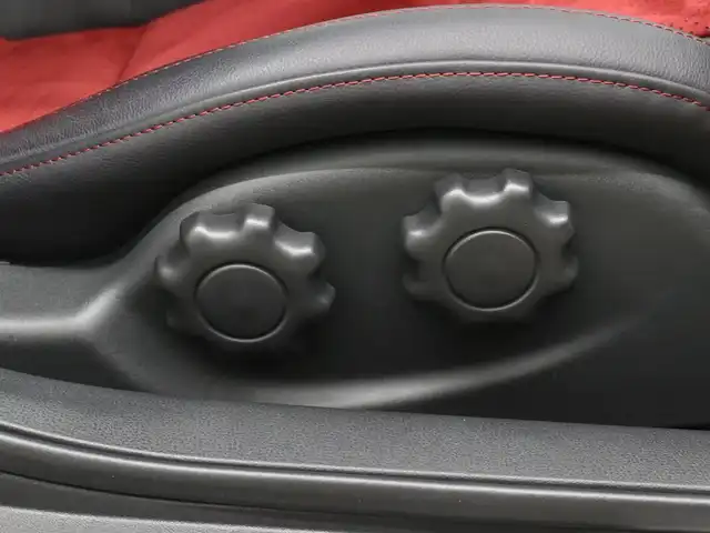 日産 フェアレディ Ｚ ニスモ 三重県 2021(令3)年 0.7万km ブリリアントホワイトパール カーウイングスナビゲーションシステム/・カーウイングス対応HDDナビ/・地デジTV/・DVD/CD/・BOSEサウンドシステム(8スピーカー)/・アクティブサウンドコントロール/・アクティブノイズコントロール/・ステアリングスイッチ/バックカメラ/「nismo」ロゴ入280km/hスケールアナログメーター/車両情報ディスプレイ/3連サブメーター/「nismo」ロゴ/レッドステッチ入RECARO製革/スエード調ファブリックコンビバケットシート/レッドステッチ入革/アルカンターラ巻コンビステアリングホイール/ステアリングスイッチ/MTシンクロレブコントロール/純正19インチRAYS製ブラック塗装アルミホイール/レッドアルミキャリパー対向ビストンブレーキ/リアビスカスLSD/VDC/TCS/専用チューニングコンピューター/YAMAHA製パフォーマンスダンパー/専用サスペンション/ブラック加飾HIDヘッドランプ/・オートライト/プッシュエンジンスタート/インテリジェントキー×2/新車時保証書/取扱説明書