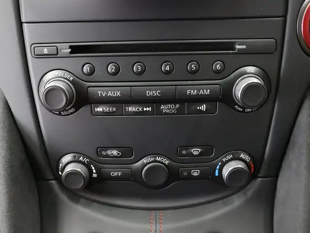 日産 フェアレディ Ｚ ニスモ 三重県 2021(令3)年 0.7万km ブリリアントホワイトパール カーウイングスナビゲーションシステム/・カーウイングス対応HDDナビ/・地デジTV/・DVD/CD/・BOSEサウンドシステム(8スピーカー)/・アクティブサウンドコントロール/・アクティブノイズコントロール/・ステアリングスイッチ/バックカメラ/「nismo」ロゴ入280km/hスケールアナログメーター/車両情報ディスプレイ/3連サブメーター/「nismo」ロゴ/レッドステッチ入RECARO製革/スエード調ファブリックコンビバケットシート/レッドステッチ入革/アルカンターラ巻コンビステアリングホイール/ステアリングスイッチ/MTシンクロレブコントロール/純正19インチRAYS製ブラック塗装アルミホイール/レッドアルミキャリパー対向ビストンブレーキ/リアビスカスLSD/VDC/TCS/専用チューニングコンピューター/YAMAHA製パフォーマンスダンパー/専用サスペンション/ブラック加飾HIDヘッドランプ/・オートライト/プッシュエンジンスタート/インテリジェントキー×2/新車時保証書/取扱説明書