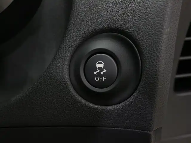 日産 フェアレディ Ｚ ニスモ 三重県 2021(令3)年 0.7万km ブリリアントホワイトパール カーウイングスナビゲーションシステム/・カーウイングス対応HDDナビ/・地デジTV/・DVD/CD/・BOSEサウンドシステム(8スピーカー)/・アクティブサウンドコントロール/・アクティブノイズコントロール/・ステアリングスイッチ/バックカメラ/「nismo」ロゴ入280km/hスケールアナログメーター/車両情報ディスプレイ/3連サブメーター/「nismo」ロゴ/レッドステッチ入RECARO製革/スエード調ファブリックコンビバケットシート/レッドステッチ入革/アルカンターラ巻コンビステアリングホイール/ステアリングスイッチ/MTシンクロレブコントロール/純正19インチRAYS製ブラック塗装アルミホイール/レッドアルミキャリパー対向ビストンブレーキ/リアビスカスLSD/VDC/TCS/専用チューニングコンピューター/YAMAHA製パフォーマンスダンパー/専用サスペンション/ブラック加飾HIDヘッドランプ/・オートライト/プッシュエンジンスタート/インテリジェントキー×2/新車時保証書/取扱説明書