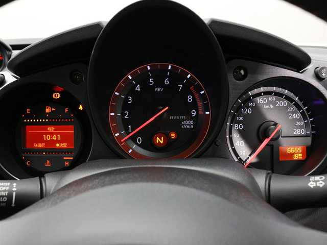 日産 フェアレディ Ｚ ニスモ 三重県 2021(令3)年 0.7万km ブリリアントホワイトパール カーウイングスナビゲーションシステム/・カーウイングス対応HDDナビ/・地デジTV/・DVD/CD/・BOSEサウンドシステム(8スピーカー)/・アクティブサウンドコントロール/・アクティブノイズコントロール/・ステアリングスイッチ/バックカメラ/「nismo」ロゴ入280km/hスケールアナログメーター/車両情報ディスプレイ/3連サブメーター/「nismo」ロゴ/レッドステッチ入RECARO製革/スエード調ファブリックコンビバケットシート/レッドステッチ入革/アルカンターラ巻コンビステアリングホイール/ステアリングスイッチ/MTシンクロレブコントロール/純正19インチRAYS製ブラック塗装アルミホイール/レッドアルミキャリパー対向ビストンブレーキ/リアビスカスLSD/VDC/TCS/専用チューニングコンピューター/YAMAHA製パフォーマンスダンパー/専用サスペンション/ブラック加飾HIDヘッドランプ/・オートライト/プッシュエンジンスタート/インテリジェントキー×2/新車時保証書/取扱説明書