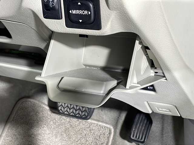 トヨタ ベルタ X 福岡県 2010(平22)年 5.6万km シルバーマイカM ナビ/Wエアバッグ/純正フロアマット