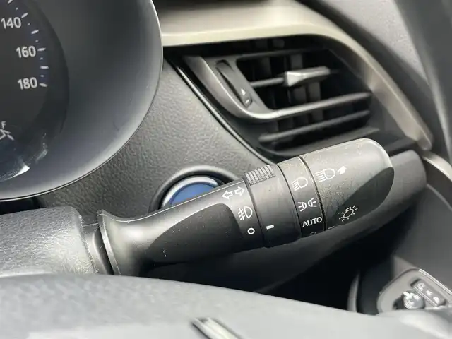 トヨタ Ｃ－ＨＲ G LEDエディション 島根県 2018(平30)年 5.1万km ホワイトパールクリスタルシャイン トヨタセーフティセンス/純正エアロ/純正9インチナビ/CD/DVD/DTV/Bluetooth/バックカメラ/レーダークルーズコントロール/LEDオートライト/オートマチックハイビーム /LDA/プリクラッシュセーフティ/ハーフレザー調シート/シートヒーター /純正18インチアルミホイール/ビルトインETC/ドライブレコーダー/クリアランスソナー /BSM/ステアリングスイッチ