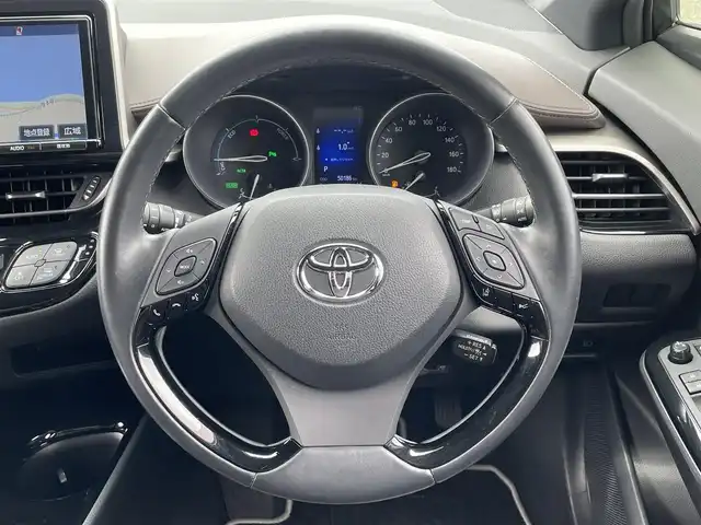 トヨタ Ｃ－ＨＲ G LEDエディション 島根県 2018(平30)年 5.1万km ホワイトパールクリスタルシャイン トヨタセーフティセンス/純正エアロ/純正9インチナビ/CD/DVD/DTV/Bluetooth/バックカメラ/レーダークルーズコントロール/LEDオートライト/オートマチックハイビーム /LDA/プリクラッシュセーフティ/ハーフレザー調シート/シートヒーター /純正18インチアルミホイール/ビルトインETC/ドライブレコーダー/クリアランスソナー /BSM/ステアリングスイッチ
