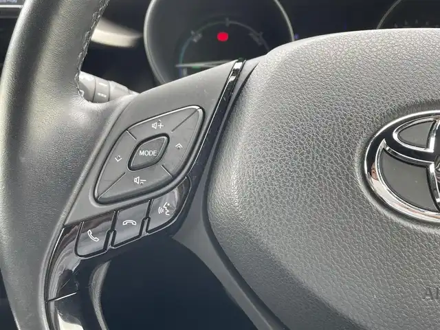 トヨタ Ｃ－ＨＲ G LEDエディション 島根県 2018(平30)年 5.1万km ホワイトパールクリスタルシャイン トヨタセーフティセンス/純正エアロ/純正9インチナビ/CD/DVD/DTV/Bluetooth/バックカメラ/レーダークルーズコントロール/LEDオートライト/オートマチックハイビーム /LDA/プリクラッシュセーフティ/ハーフレザー調シート/シートヒーター /純正18インチアルミホイール/ビルトインETC/ドライブレコーダー/クリアランスソナー /BSM/ステアリングスイッチ