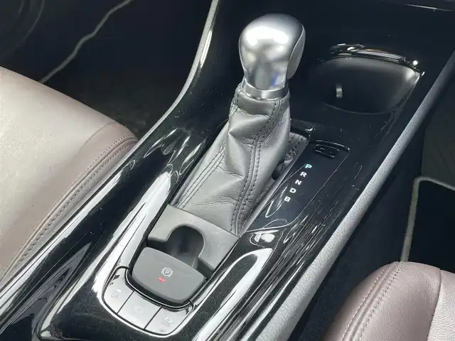 トヨタ Ｃ－ＨＲ G LEDエディション 島根県 2018(平30)年 5.1万km ホワイトパールクリスタルシャイン トヨタセーフティセンス/純正エアロ/純正9インチナビ/CD/DVD/DTV/Bluetooth/バックカメラ/レーダークルーズコントロール/LEDオートライト/オートマチックハイビーム /LDA/プリクラッシュセーフティ/ハーフレザー調シート/シートヒーター /純正18インチアルミホイール/ビルトインETC/ドライブレコーダー/クリアランスソナー /BSM/ステアリングスイッチ