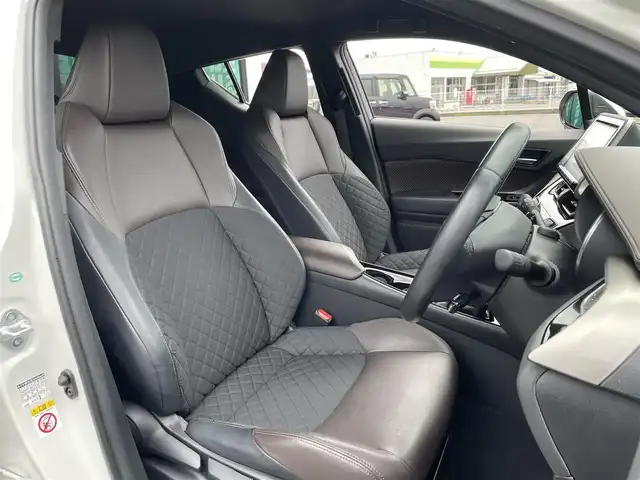 トヨタ Ｃ－ＨＲ G LEDエディション 島根県 2018(平30)年 5.1万km ホワイトパールクリスタルシャイン トヨタセーフティセンス/純正エアロ/純正9インチナビ/CD/DVD/DTV/Bluetooth/バックカメラ/レーダークルーズコントロール/LEDオートライト/オートマチックハイビーム /LDA/プリクラッシュセーフティ/ハーフレザー調シート/シートヒーター /純正18インチアルミホイール/ビルトインETC/ドライブレコーダー/クリアランスソナー /BSM/ステアリングスイッチ