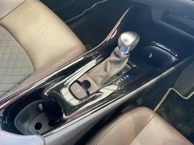 トヨタ Ｃ－ＨＲ G LEDエディション 埼玉県 2018(平30)年 5.1万km ホワイトパールクリスタルシャイン トヨタセーフティーセンス/エアロ /純正9インチメモリナビ /バックカメラ /レーダークルーズコントロール /LED /ハーフレザーシート /シートヒーター /純正18インチアルミ /ブラインドスポットモニター/ステアリングスイッチ /純正ETC