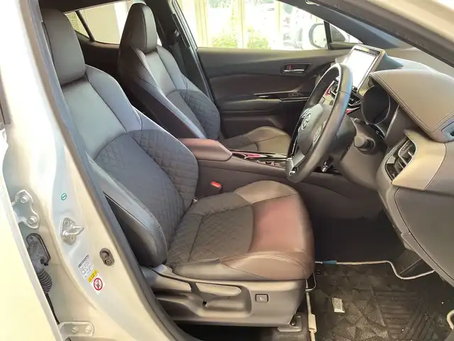 トヨタ Ｃ－ＨＲ G LEDエディション 埼玉県 2018(平30)年 5.1万km ホワイトパールクリスタルシャイン トヨタセーフティーセンス/エアロ /純正9インチメモリナビ /バックカメラ /レーダークルーズコントロール /LED /ハーフレザーシート /シートヒーター /純正18インチアルミ /ブラインドスポットモニター/ステアリングスイッチ /純正ETC