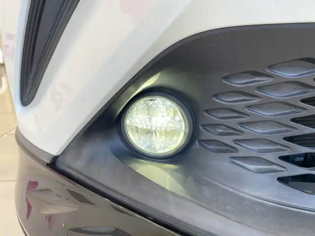トヨタ Ｃ－ＨＲ G LEDエディション 埼玉県 2018(平30)年 5.1万km ホワイトパールクリスタルシャイン トヨタセーフティーセンス/エアロ /純正9インチメモリナビ /バックカメラ /レーダークルーズコントロール /LED /ハーフレザーシート /シートヒーター /純正18インチアルミ /ブラインドスポットモニター/ステアリングスイッチ /純正ETC