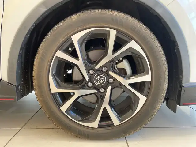 トヨタ Ｃ－ＨＲ G LEDエディション 埼玉県 2018(平30)年 5.1万km ホワイトパールクリスタルシャイン トヨタセーフティーセンス/エアロ /純正9インチメモリナビ /バックカメラ /レーダークルーズコントロール /LED /ハーフレザーシート /シートヒーター /純正18インチアルミ /ブラインドスポットモニター/ステアリングスイッチ /純正ETC