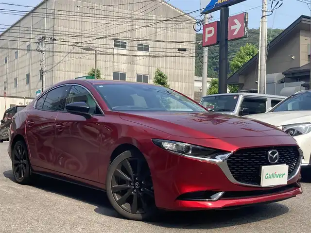 マツダ マツダ３セダン 15S ブラックトーンED 長崎県 2022(令4)年 3.1万km ソウルレッドクリスタルM 衝突被害軽減ブレーキ/メーカーOPナビ/・Bluetooth接続/・フルセグTV/・DVD再生/・HDMI接続/全方位カメラ・バックカメラ/ETC/レーダークルーズコントロール/レーンキープアシスト/電子パーキング/オートホールド機能/LEDオートヘッドライト/オートマチックハイビーム/MTモード付AT/パドルシフト/アイドリングストップ/コーナーセンサー/横すべり防止装置/革巻きステアリング/ISOFIX
