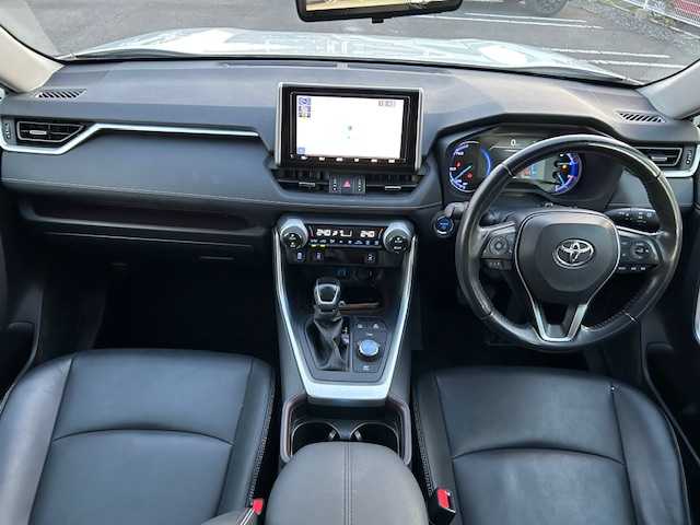 トヨタ ＲＡＶ４ ハイブリットG 茨城県 2020(令2)年 13.2万km 白 純正ＳＤナビ　/-BT/AM/FM/CD/フルセグTV/クルーズコントロール　/ＥＴＣ　/バックカメラ　/D席N席シートヒーター　/Ｄ席パワーシート　/コーナーセンサー前後　/ＬＥＤヘッドライト　/オートマチックハイビーム　/デジタルインナーミラー　/ステアリングヒーター/レザーシート/純正フロアマット/ブラインドスポットモニター