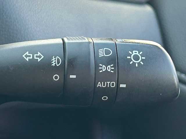 トヨタ ＲＡＶ４ ハイブリットG 茨城県 2020(令2)年 13.2万km 白 純正ＳＤナビ　/-BT/AM/FM/CD/フルセグTV/クルーズコントロール　/ＥＴＣ　/バックカメラ　/D席N席シートヒーター　/Ｄ席パワーシート　/コーナーセンサー前後　/ＬＥＤヘッドライト　/オートマチックハイビーム　/デジタルインナーミラー　/ステアリングヒーター/レザーシート/純正フロアマット/ブラインドスポットモニター