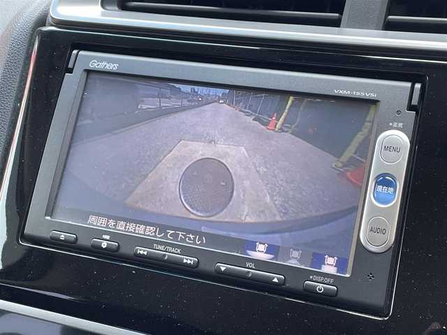 ホンダ フィット 13G Fパッケージ 千葉県 2015(平27)年 3.6万km アラバスターシルバーメタリック シティブレーキアクティブシステム/純正SDナビゲーション/（CD/DVD/SD/BT/ワンセグTV）/バックカメラ/ETC/アイドリングストップ/ステアリングスイッチ/キセノンライト/オートライト/ドアバイザー/電格ミラー/純正フロアマット/純正15インチアルミホイール