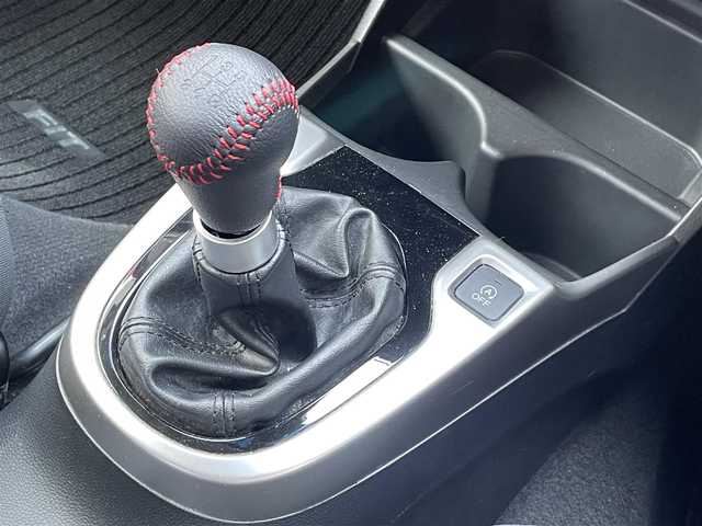 ホンダ フィット 13G Fパッケージ 千葉県 2015(平27)年 3.6万km アラバスターシルバーメタリック シティブレーキアクティブシステム/純正SDナビゲーション/（CD/DVD/SD/BT/ワンセグTV）/バックカメラ/ETC/アイドリングストップ/ステアリングスイッチ/キセノンライト/オートライト/ドアバイザー/電格ミラー/純正フロアマット/純正15インチアルミホイール