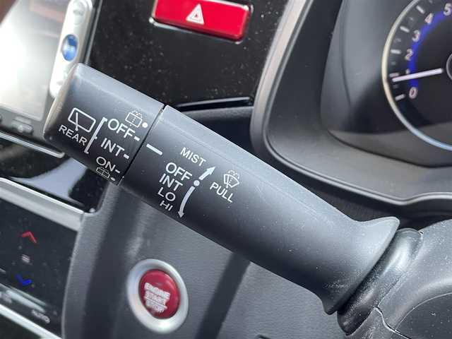 ホンダ フィット 13G Fパッケージ 千葉県 2015(平27)年 3.6万km アラバスターシルバーメタリック シティブレーキアクティブシステム/純正SDナビゲーション/（CD/DVD/SD/BT/ワンセグTV）/バックカメラ/ETC/アイドリングストップ/ステアリングスイッチ/キセノンライト/オートライト/ドアバイザー/電格ミラー/純正フロアマット/純正15インチアルミホイール