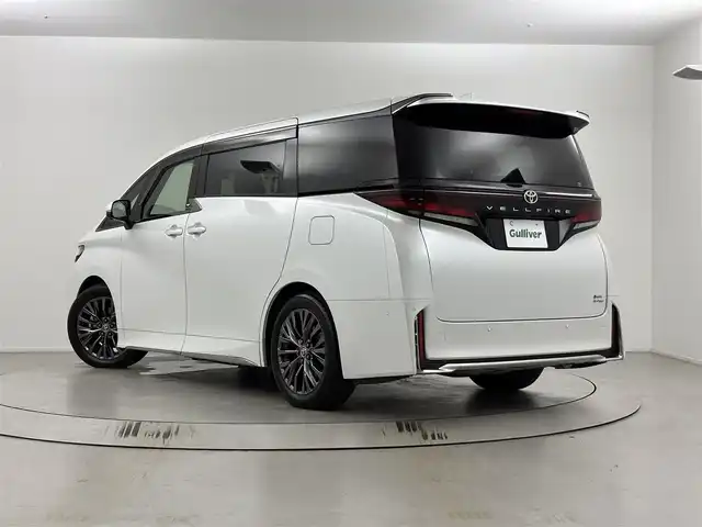 トヨタ ヴェルファイア ハイブリット Z プレミア 埼玉県 2023(令5)年 1.4万km プラチナホワイトパールマイカ 14インチ純正ナビ/　AM/FM/TV/USB/BT/両側パワースライドドア/衝突軽減ブレーキ/横滑り防止措置/レーンキープアシスト/レーダークルーズ/ロードサイドアシスト/コーナーセンサー/プロアクティブドライビングアシスト/レーンチェンジアシスト/ブラインドスポットモニター/後方車両接近告知/パーキングサポートブレーキ/安心降車アシスト/インテリジェントパーキングアシスト/ヒーデットドアミラー/ヒーデットウィンドウ/前席＋2列目シートヒーター、エアシート/N席＋2列目オットマン/ドライブレコーダー/電動リアゲート/ウッドコンビハンドル/置くだけ充電/ECOモード/EVモード/ブレーキホールド/ウインカーミラー/ドアバイザー/デジタルインナー/ハンドルヒーター/LEDヘッドライト/フォグランプ