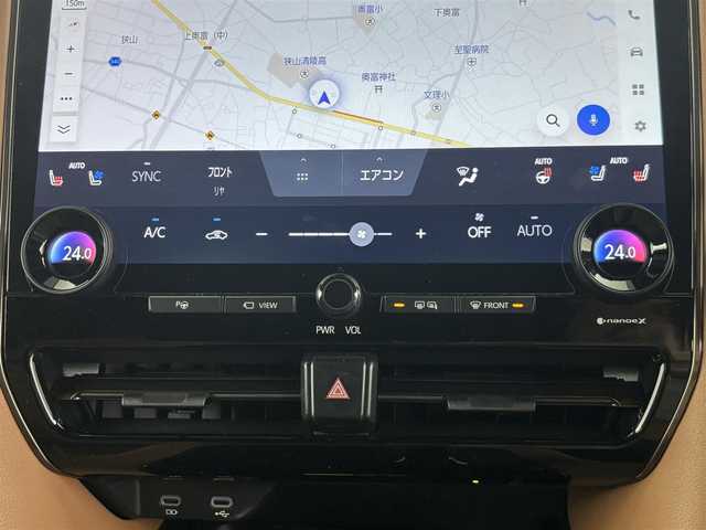トヨタ ヴェルファイア ハイブリット Z プレミア 埼玉県 2023(令5)年 1.4万km プラチナホワイトパールマイカ 14インチ純正ナビ/　AM/FM/TV/USB/BT/両側パワースライドドア/衝突軽減ブレーキ/横滑り防止措置/レーンキープアシスト/レーダークルーズ/ロードサイドアシスト/コーナーセンサー/プロアクティブドライビングアシスト/レーンチェンジアシスト/ブラインドスポットモニター/後方車両接近告知/パーキングサポートブレーキ/安心降車アシスト/インテリジェントパーキングアシスト/ヒーデットドアミラー/ヒーデットウィンドウ/前席＋2列目シートヒーター、エアシート/N席＋2列目オットマン/ドライブレコーダー/電動リアゲート/ウッドコンビハンドル/置くだけ充電/ECOモード/EVモード/ブレーキホールド/ウインカーミラー/ドアバイザー/デジタルインナー/ハンドルヒーター/LEDヘッドライト/フォグランプ