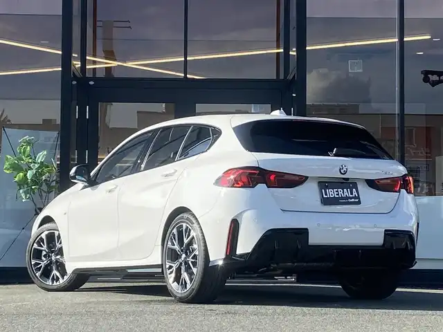 ＢＭＷ ＢＭＷ １２０ｄ Mスポーツ 福岡県 2025(令7)年 0.1万km アルピンホワイトⅢ ・アダプティブクルーズコントロール/・純正ナビ/BT/USB/carplay/・全方位カメラ/・黒革シート/シートヒーター/・ETC/・純正18AW/・保証書/・取扱説明書/・スペアキー