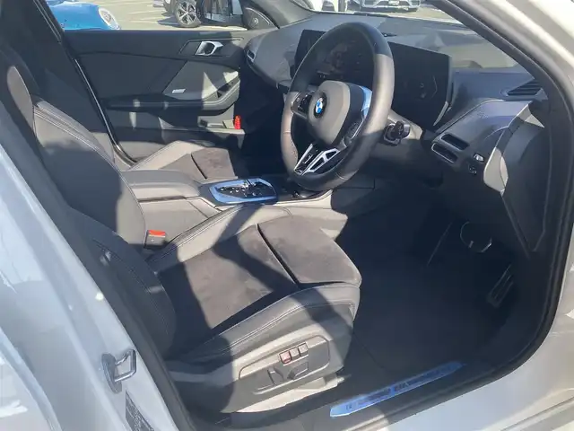 ＢＭＷ ＢＭＷ １２０ｄ Mスポーツ 福岡県 2025(令7)年 0.1万km アルピンホワイトⅢ ・アダプティブクルーズコントロール/・純正ナビ/BT/USB/carplay/・全方位カメラ/・黒革シート/シートヒーター/・ETC/・純正18AW/・保証書/・取扱説明書/・スペアキー