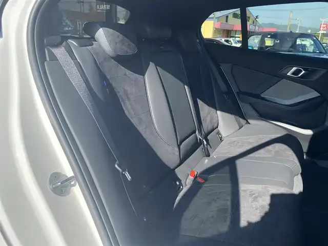 ＢＭＷ ＢＭＷ １２０ｄ Mスポーツ 福岡県 2025(令7)年 0.1万km アルピンホワイトⅢ ・アダプティブクルーズコントロール/・純正ナビ/BT/USB/carplay/・全方位カメラ/・黒革シート/シートヒーター/・ETC/・純正18AW/・保証書/・取扱説明書/・スペアキー