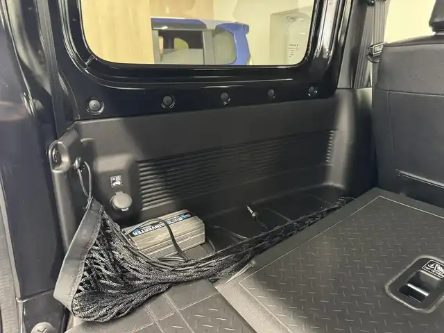 スズキ ジムニー シエラ JC 三重県 2018(平30)年 2万km ブルーイッシュブラックパール3 ガソリン/パートタイム4WD/フロア4AT/純正 8インチナビ AVIC-RLS901/（CD/DVD/MSV/SD/FM/AM/DTV/Bluetooth/iPod/USB/AUX）/バックカメラ/ドライブレコーダー 前後（デジタルミラー内蔵）/ETC/安全/・デュアルセンサーブレーキサポート/・車線逸脱警報機能/・ふらつき警報機能/・標識認識機能/・ハイビームアシスト/・トラクションコントロールシステム/・ヒルディセントコントロール/など/装備/・デジタルインナーミラー（ドラレコ一体型）/・純正シートカバー/・クルーズコントロール/・シートヒーター/・オートエアコン/・ステアリングスイッチ/・オートライト/・LEDヘッドランプ/・フロントフォグランプ/・プッシュスタート/・電動格納ドアミラー/・純正15inAW/・背面スペアタイヤ/・DC→AC電源インバータ/・スマートキーx1/など