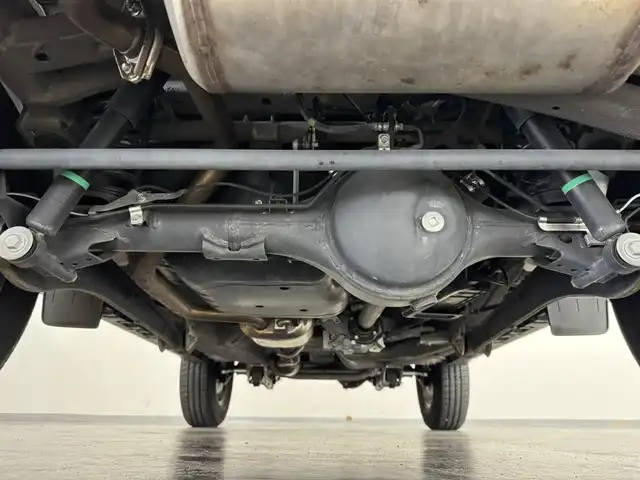 スズキ ジムニー シエラ JC 三重県 2018(平30)年 2万km ブルーイッシュブラックパール3 ガソリン/パートタイム4WD/フロア4AT/純正 8インチナビ AVIC-RLS901/（CD/DVD/MSV/SD/FM/AM/DTV/Bluetooth/iPod/USB/AUX）/バックカメラ/ドライブレコーダー 前後（デジタルミラー内蔵）/ETC/安全/・デュアルセンサーブレーキサポート/・車線逸脱警報機能/・ふらつき警報機能/・標識認識機能/・ハイビームアシスト/・トラクションコントロールシステム/・ヒルディセントコントロール/など/装備/・デジタルインナーミラー（ドラレコ一体型）/・純正シートカバー/・クルーズコントロール/・シートヒーター/・オートエアコン/・ステアリングスイッチ/・オートライト/・LEDヘッドランプ/・フロントフォグランプ/・プッシュスタート/・電動格納ドアミラー/・純正15inAW/・背面スペアタイヤ/・DC→AC電源インバータ/・スマートキーx1/など