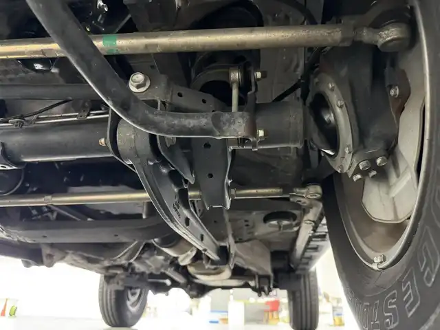 スズキ ジムニー シエラ JC 三重県 2018(平30)年 2万km ブルーイッシュブラックパール3 ガソリン/パートタイム4WD/フロア4AT/純正 8インチナビ AVIC-RLS901/（CD/DVD/MSV/SD/FM/AM/DTV/Bluetooth/iPod/USB/AUX）/バックカメラ/ドライブレコーダー 前後（デジタルミラー内蔵）/ETC/安全/・デュアルセンサーブレーキサポート/・車線逸脱警報機能/・ふらつき警報機能/・標識認識機能/・ハイビームアシスト/・トラクションコントロールシステム/・ヒルディセントコントロール/など/装備/・デジタルインナーミラー（ドラレコ一体型）/・純正シートカバー/・クルーズコントロール/・シートヒーター/・オートエアコン/・ステアリングスイッチ/・オートライト/・LEDヘッドランプ/・フロントフォグランプ/・プッシュスタート/・電動格納ドアミラー/・純正15inAW/・背面スペアタイヤ/・DC→AC電源インバータ/・スマートキーx1/など