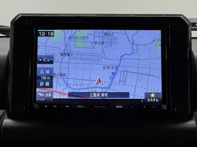スズキ ジムニー シエラ JC 三重県 2018(平30)年 2万km ブルーイッシュブラックパール3 ガソリン/パートタイム4WD/フロア4AT/純正 8インチナビ AVIC-RLS901/（CD/DVD/MSV/SD/FM/AM/DTV/Bluetooth/iPod/USB/AUX）/バックカメラ/ドライブレコーダー 前後（デジタルミラー内蔵）/ETC/安全/・デュアルセンサーブレーキサポート/・車線逸脱警報機能/・ふらつき警報機能/・標識認識機能/・ハイビームアシスト/・トラクションコントロールシステム/・ヒルディセントコントロール/など/装備/・デジタルインナーミラー（ドラレコ一体型）/・純正シートカバー/・クルーズコントロール/・シートヒーター/・オートエアコン/・ステアリングスイッチ/・オートライト/・LEDヘッドランプ/・フロントフォグランプ/・プッシュスタート/・電動格納ドアミラー/・純正15inAW/・背面スペアタイヤ/・DC→AC電源インバータ/・スマートキーx1/など
