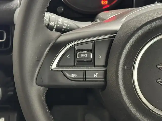 スズキ ジムニー シエラ JC 三重県 2018(平30)年 2万km ブルーイッシュブラックパール3 ガソリン/パートタイム4WD/フロア4AT/純正 8インチナビ AVIC-RLS901/（CD/DVD/MSV/SD/FM/AM/DTV/Bluetooth/iPod/USB/AUX）/バックカメラ/ドライブレコーダー 前後（デジタルミラー内蔵）/ETC/安全/・デュアルセンサーブレーキサポート/・車線逸脱警報機能/・ふらつき警報機能/・標識認識機能/・ハイビームアシスト/・トラクションコントロールシステム/・ヒルディセントコントロール/など/装備/・デジタルインナーミラー（ドラレコ一体型）/・純正シートカバー/・クルーズコントロール/・シートヒーター/・オートエアコン/・ステアリングスイッチ/・オートライト/・LEDヘッドランプ/・フロントフォグランプ/・プッシュスタート/・電動格納ドアミラー/・純正15inAW/・背面スペアタイヤ/・DC→AC電源インバータ/・スマートキーx1/など