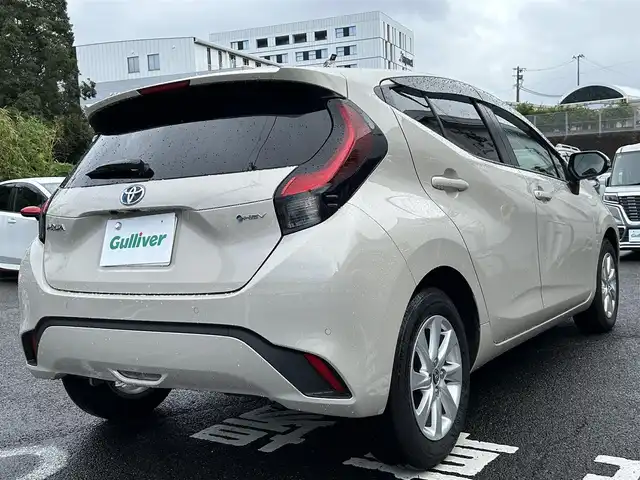 トヨタ アクア Z 長崎県 2025(令7)年 1.2万km クリアベージュメタリック ワンオーナー/純正ディスプレイオーディオ/（AM、FM、Miracast、BTオーディオ）/全周囲カメラ/バックカメラ/フロントカメラ/サイドカメラ/AC100V電源/先進装備/追従付きクルーズコントロール/ブラインドスポットモニター/オートハイビーム/プリクラッシュセーフティー/ロードサインアシスト/パーキングサポートブレーキ/リヤクロストラフィックアラート/先行車発進通知/後退時速度抑制機能/・・・・・・・/ステアリングリモコン/電格ウィンカーミラー/ビルトインETC/純正フロアマット/トランクマット/AAC/オートライト/オールオートパワーウィンドウ/ヘッドライトレベライザー/前後クリアランスソナー/ミラー型純正ドラレコ/リヤシートリマインダー/ABS/横滑り防止/Wエアバッグ/スペアキー/取扱説明書/新車時保証書/オーディオ取扱説明書