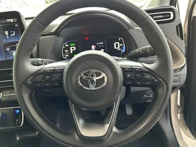 トヨタ アクア Z 長崎県 2025(令7)年 1.2万km クリアベージュメタリック ワンオーナー/純正ディスプレイオーディオ/（AM、FM、Miracast、BTオーディオ）/全周囲カメラ/バックカメラ/フロントカメラ/サイドカメラ/AC100V電源/先進装備/追従付きクルーズコントロール/ブラインドスポットモニター/オートハイビーム/プリクラッシュセーフティー/ロードサインアシスト/パーキングサポートブレーキ/リヤクロストラフィックアラート/先行車発進通知/後退時速度抑制機能/・・・・・・・/ステアリングリモコン/電格ウィンカーミラー/ビルトインETC/純正フロアマット/トランクマット/AAC/オートライト/オールオートパワーウィンドウ/ヘッドライトレベライザー/前後クリアランスソナー/ミラー型純正ドラレコ/リヤシートリマインダー/ABS/横滑り防止/Wエアバッグ/スペアキー/取扱説明書/新車時保証書/オーディオ取扱説明書