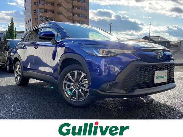 トヨタ カローラ クロス ハイブリッド G 山形県 2023(令5)年 1.6万km ダークブルーマイカM ・４WD/・純正ディスプレイオーディオ/Bluetooth/CD/DVD//AppleCarPlay/AndroidAuto/・バックカメラ/・ビルトインETC/・レーダークルーズコントロール/・レーントレーシングアシスト/・プリクラッシュセーフティ/・ロードサインアシスト/・先行車発進告知/・ハイビームアシスト/・LEDヘッドランプ/・前後クリアランスソナー/・パーキングサポートブレーキ/・電子パーキング/・ブレーキホールド/・純正マット/・保証書/・取扱説明書