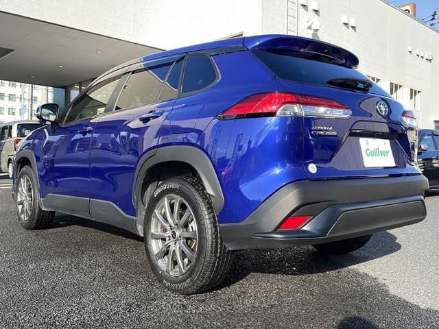 トヨタ カローラ クロス ハイブリッド G 山形県 2023(令5)年 1.6万km ダークブルーマイカM ・４WD/・純正ディスプレイオーディオ/Bluetooth/CD/DVD//AppleCarPlay/AndroidAuto/・バックカメラ/・ビルトインETC/・レーダークルーズコントロール/・レーントレーシングアシスト/・プリクラッシュセーフティ/・ロードサインアシスト/・先行車発進告知/・ハイビームアシスト/・LEDヘッドランプ/・前後クリアランスソナー/・パーキングサポートブレーキ/・電子パーキング/・ブレーキホールド/・純正マット/・保証書/・取扱説明書