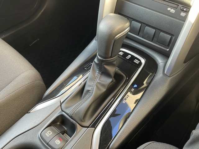 トヨタ カローラ クロス ハイブリッド G 山形県 2023(令5)年 1.6万km ダークブルーマイカM ・４WD/・純正ディスプレイオーディオ/Bluetooth/CD/DVD//AppleCarPlay/AndroidAuto/・バックカメラ/・ビルトインETC/・レーダークルーズコントロール/・レーントレーシングアシスト/・プリクラッシュセーフティ/・ロードサインアシスト/・先行車発進告知/・ハイビームアシスト/・LEDヘッドランプ/・前後クリアランスソナー/・パーキングサポートブレーキ/・電子パーキング/・ブレーキホールド/・純正マット/・保証書/・取扱説明書