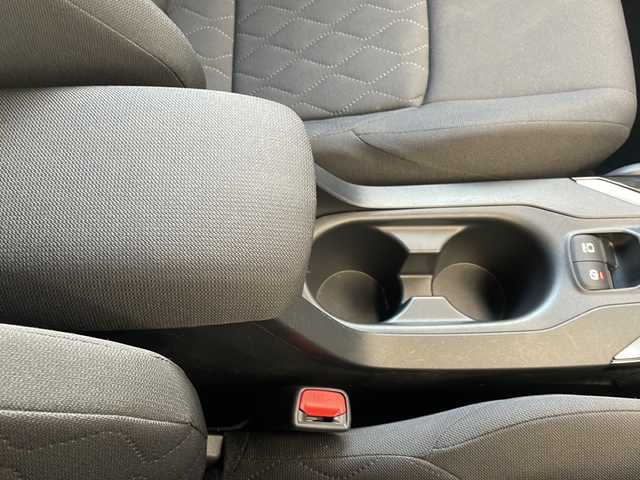 トヨタ カローラ クロス ハイブリッド G 山形県 2023(令5)年 1.6万km ダークブルーマイカM ・４WD/・純正ディスプレイオーディオ/Bluetooth/CD/DVD//AppleCarPlay/AndroidAuto/・バックカメラ/・ビルトインETC/・レーダークルーズコントロール/・レーントレーシングアシスト/・プリクラッシュセーフティ/・ロードサインアシスト/・先行車発進告知/・ハイビームアシスト/・LEDヘッドランプ/・前後クリアランスソナー/・パーキングサポートブレーキ/・電子パーキング/・ブレーキホールド/・純正マット/・保証書/・取扱説明書