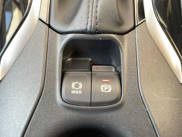 トヨタ カローラ クロス ハイブリッド G 山形県 2023(令5)年 1.6万km ダークブルーマイカM ・４WD/・純正ディスプレイオーディオ/Bluetooth/CD/DVD//AppleCarPlay/AndroidAuto/・バックカメラ/・ビルトインETC/・レーダークルーズコントロール/・レーントレーシングアシスト/・プリクラッシュセーフティ/・ロードサインアシスト/・先行車発進告知/・ハイビームアシスト/・LEDヘッドランプ/・前後クリアランスソナー/・パーキングサポートブレーキ/・電子パーキング/・ブレーキホールド/・純正マット/・保証書/・取扱説明書