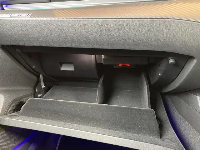 プジョー プジョー ５０８ GT ブルーHDi 愛知県 2021(令3)年 1.8万km 紺Ｍ ナッパレザーシート/シートヒーター/メモリナビ/フルセグTV/バックカメラ/CarPlay/ACC/LKA/BSM/メモリ付きパワーシート/マルチポイントランバーサポート/FOCALサウンドスピーカー/LEDヘッドライト/純正18インチAW