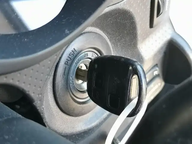 トヨタ ＦＪクルーザー ブラックカラーパッケージ 茨城県 2013(平25)年 11.3万km ブラック/ホワイト 純正ナビ/【AM・FM・CD・DVD・SD・TV・DS・BT】/クルコン/Bカメラ/後方コーナーセンサー/ステリモ/背面タイヤ積み込み/LEDライト/手動サイドミラー/フェンダーミラー/純正フロアマット/社外アルミホイール