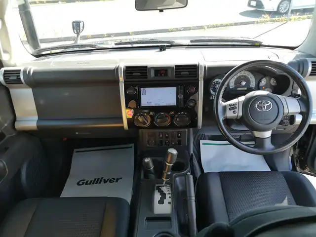 トヨタ ＦＪクルーザー ブラックカラーパッケージ 茨城県 2013(平25)年 11.3万km ブラック/ホワイト 純正ナビ/【AM・FM・CD・DVD・SD・TV・DS・BT】/クルコン/Bカメラ/後方コーナーセンサー/ステリモ/背面タイヤ積み込み/LEDライト/手動サイドミラー/フェンダーミラー/純正フロアマット/社外アルミホイール