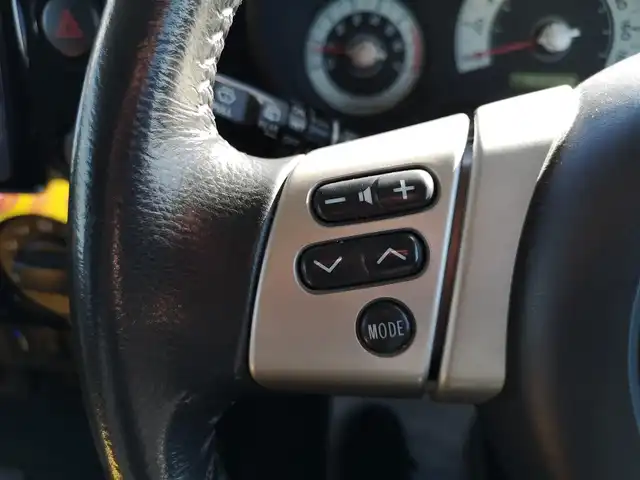 トヨタ ＦＪクルーザー ブラックカラーパッケージ 茨城県 2013(平25)年 11.3万km ブラック/ホワイト 純正ナビ/【AM・FM・CD・DVD・SD・TV・DS・BT】/クルコン/Bカメラ/後方コーナーセンサー/ステリモ/背面タイヤ積み込み/LEDライト/手動サイドミラー/フェンダーミラー/純正フロアマット/社外アルミホイール