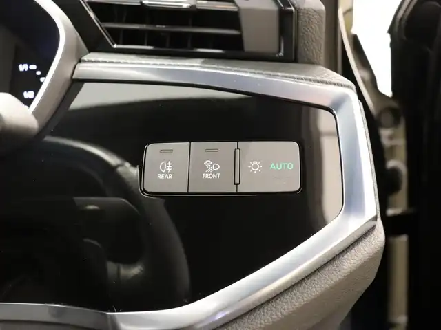 アウディ Ｑ３ SB 35TFSI Sライン 静岡県 2023(令5)年 2.3万km 黒 純正ナビ/Bluetooth/アラウンドビューモニター/電動シート/レザーシート/シートヒーター/アダプティブクルーズコントロール/オートライト/オートエアコン/パワーバックドア/パドルシフト/バーチャルコックピット/アイドリングストップ/スマートキー/パーキングアシスト/インテリアライト/前後ドラレコ/プッシュスタート/純正アルミホイール/横滑り防止装置/純正フロアマット