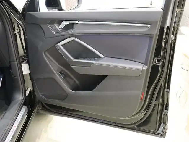 アウディ Ｑ３ SB 35TFSI Sライン 静岡県 2023(令5)年 2.3万km 黒 純正ナビ/Bluetooth/アラウンドビューモニター/電動シート/レザーシート/シートヒーター/アダプティブクルーズコントロール/オートライト/オートエアコン/パワーバックドア/パドルシフト/バーチャルコックピット/アイドリングストップ/スマートキー/パーキングアシスト/インテリアライト/前後ドラレコ/プッシュスタート/純正アルミホイール/横滑り防止装置/純正フロアマット