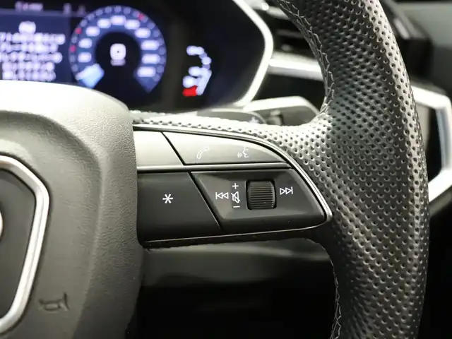 アウディ Ｑ３ SB 35TFSI Sライン 静岡県 2023(令5)年 2.3万km 黒 純正ナビ/Bluetooth/アラウンドビューモニター/電動シート/レザーシート/シートヒーター/アダプティブクルーズコントロール/オートライト/オートエアコン/パワーバックドア/パドルシフト/バーチャルコックピット/アイドリングストップ/スマートキー/パーキングアシスト/インテリアライト/前後ドラレコ/プッシュスタート/純正アルミホイール/横滑り防止装置/純正フロアマット