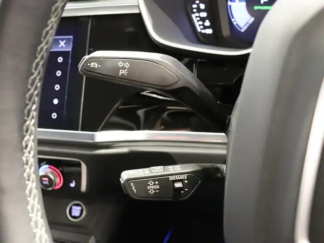 アウディ Ｑ３ SB 35TFSI Sライン 静岡県 2023(令5)年 2.3万km 黒 純正ナビ/Bluetooth/アラウンドビューモニター/電動シート/レザーシート/シートヒーター/アダプティブクルーズコントロール/オートライト/オートエアコン/パワーバックドア/パドルシフト/バーチャルコックピット/アイドリングストップ/スマートキー/パーキングアシスト/インテリアライト/前後ドラレコ/プッシュスタート/純正アルミホイール/横滑り防止装置/純正フロアマット