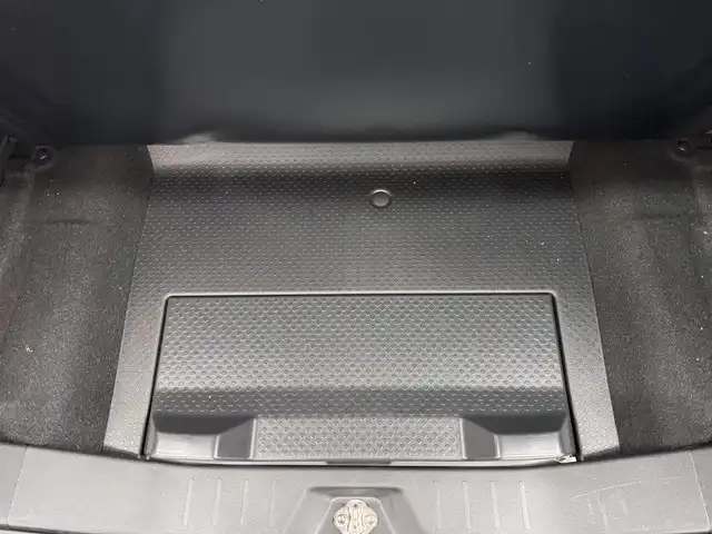 トヨタ ルーミー カスタムG 三重県 2023(令5)年 1.9万km パールホワイトⅢ 後期モデル/ガソリン/FF/インパネCVT/ケンウッド 9インチ『彩速ナビ』 MDV-M909HDL/（FM/AM/CD/DVD/iPod/USB/SD/内蔵メモリ/TV/RCA/Bluetooth/HDMI/ワイヤレスミラーリング）/バックカメラ/両側パワースライドドア/ドライブレコーダー 前後/ビルトイン ETC/衝突回避支援システム（スマートアシスト3）/●衝突警報機能（対車両・対歩行者）/●衝突回避支援ブレーキ機能（対車両・対歩行者）/●誤発進抑制制御機能（前方・後方）/●車線逸脱警報機能/●オートハイビーム/●先行車発進お知らせ機能/・コーナーセンサー（フロントx4/リヤx4、接近お知らせ表示付）/装備/【OP】コンフォートパッケージ/●運転席・助手席シートヒーター/●シートバックテーブル［買い物フック・ドリンクホルダー2個付］（運転席・助手席）/・オートエアコン/・オートライト/・LEDヘッドランプ/・フロントフォグランプ/・ステアリングスイッチ/・プッシュスタート/・スマートキーx1/・純正14inAW/など