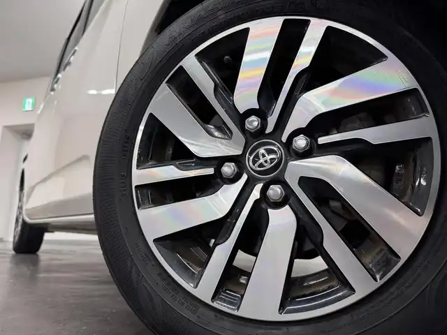 トヨタ ルーミー カスタムG 三重県 2023(令5)年 1.9万km パールホワイトⅢ 後期モデル/ガソリン/FF/インパネCVT/ケンウッド 9インチ『彩速ナビ』 MDV-M909HDL/（FM/AM/CD/DVD/iPod/USB/SD/内蔵メモリ/TV/RCA/Bluetooth/HDMI/ワイヤレスミラーリング）/バックカメラ/両側パワースライドドア/ドライブレコーダー 前後/ビルトイン ETC/衝突回避支援システム（スマートアシスト3）/●衝突警報機能（対車両・対歩行者）/●衝突回避支援ブレーキ機能（対車両・対歩行者）/●誤発進抑制制御機能（前方・後方）/●車線逸脱警報機能/●オートハイビーム/●先行車発進お知らせ機能/・コーナーセンサー（フロントx4/リヤx4、接近お知らせ表示付）/装備/【OP】コンフォートパッケージ/●運転席・助手席シートヒーター/●シートバックテーブル［買い物フック・ドリンクホルダー2個付］（運転席・助手席）/・オートエアコン/・オートライト/・LEDヘッドランプ/・フロントフォグランプ/・ステアリングスイッチ/・プッシュスタート/・スマートキーx1/・純正14inAW/など