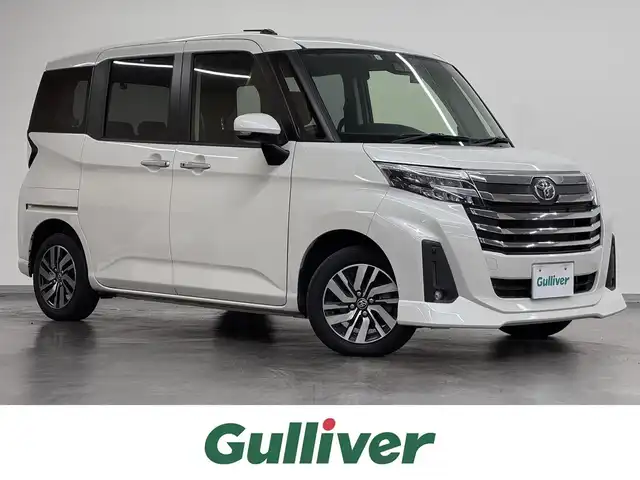 トヨタ ルーミー カスタムG 三重県 2023(令5)年 1.9万km パールホワイトⅢ 後期モデル/ガソリン/FF/インパネCVT/ケンウッド 9インチ『彩速ナビ』 MDV-M909HDL/（FM/AM/CD/DVD/iPod/USB/SD/内蔵メモリ/TV/RCA/Bluetooth/HDMI/ワイヤレスミラーリング）/バックカメラ/両側パワースライドドア/ドライブレコーダー 前後/ビルトイン ETC/衝突回避支援システム（スマートアシスト3）/●衝突警報機能（対車両・対歩行者）/●衝突回避支援ブレーキ機能（対車両・対歩行者）/●誤発進抑制制御機能（前方・後方）/●車線逸脱警報機能/●オートハイビーム/●先行車発進お知らせ機能/・コーナーセンサー（フロントx4/リヤx4、接近お知らせ表示付）/装備/【OP】コンフォートパッケージ/●運転席・助手席シートヒーター/●シートバックテーブル［買い物フック・ドリンクホルダー2個付］（運転席・助手席）/・オートエアコン/・オートライト/・LEDヘッドランプ/・フロントフォグランプ/・ステアリングスイッチ/・プッシュスタート/・スマートキーx1/・純正14inAW/など